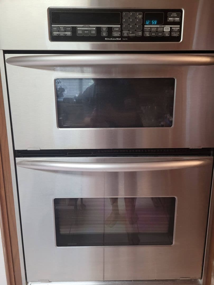 Stainless double wall oven set into cabinetry